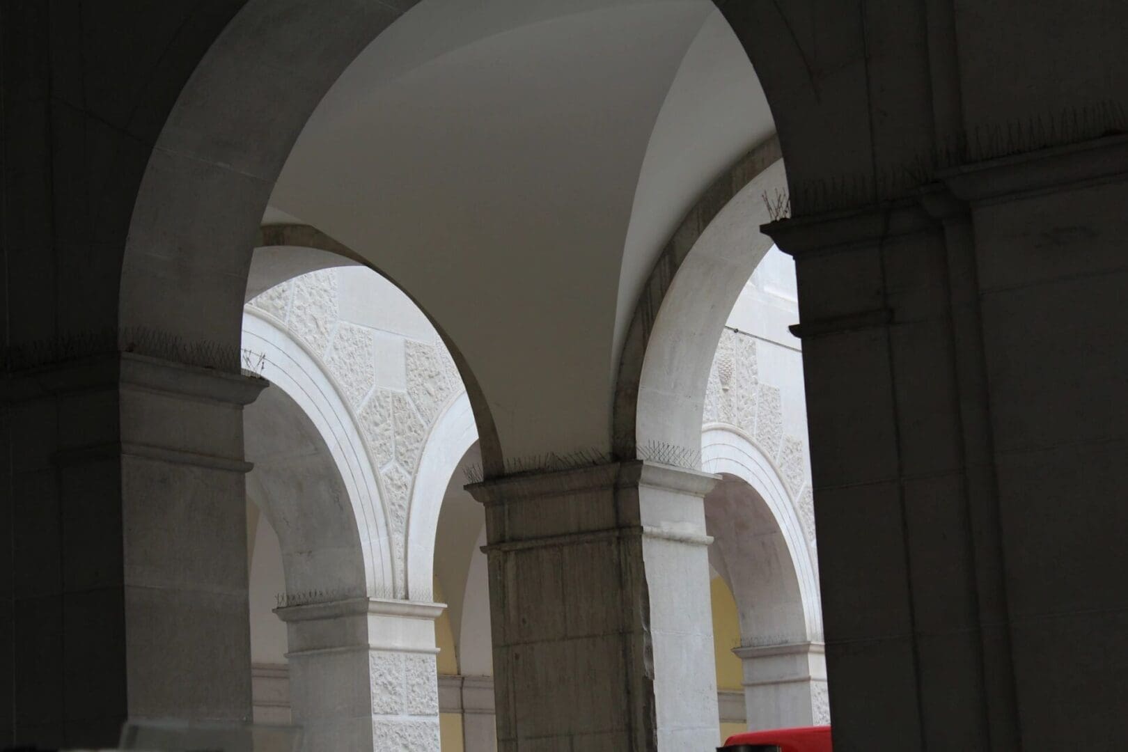 A view of an archway in the middle of a building.